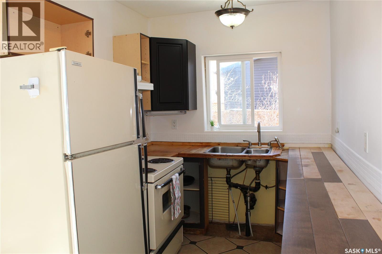 6 Driftwood Lane, Barney'S Bay Struthers Lake, Struthers Lake, SK - Indoor Photo Showing Kitchen With Double Sink