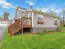 25 Willow Street Hantsport, NS B0P 1P0