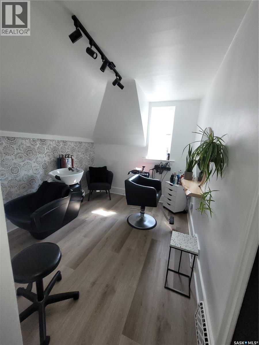 916 6Th Avenue N, Saskatoon, SK