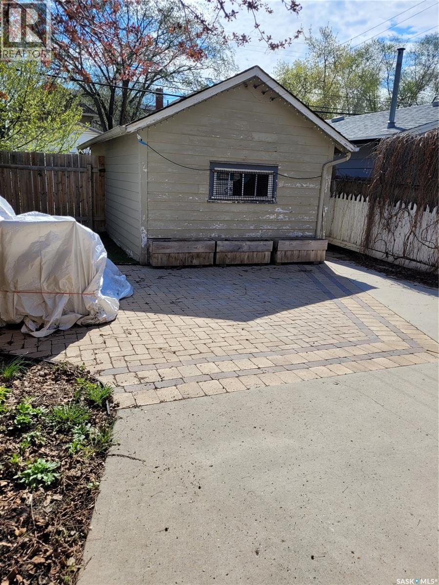 916 6Th Avenue N, Saskatoon, SK
