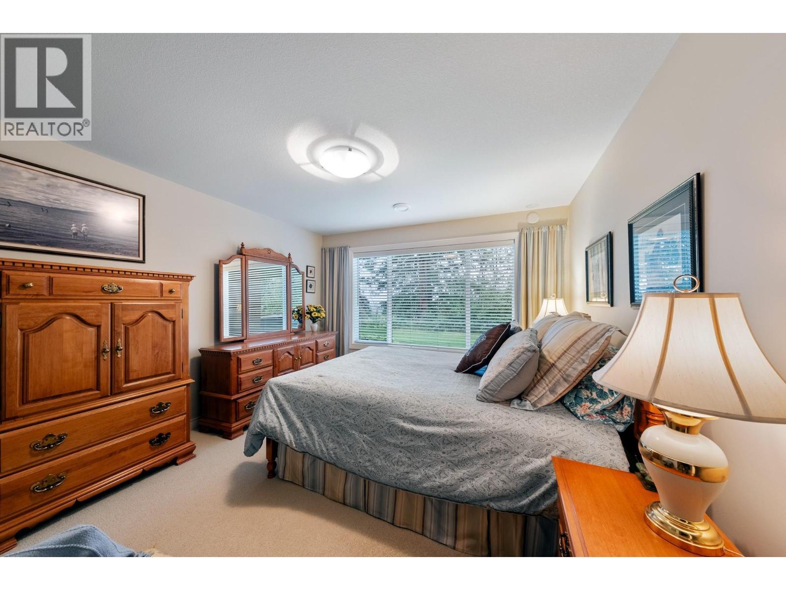 4520 Gallaghers Lookout Unit# 4, Kelowna, BC - Indoor Photo Showing Bedroom