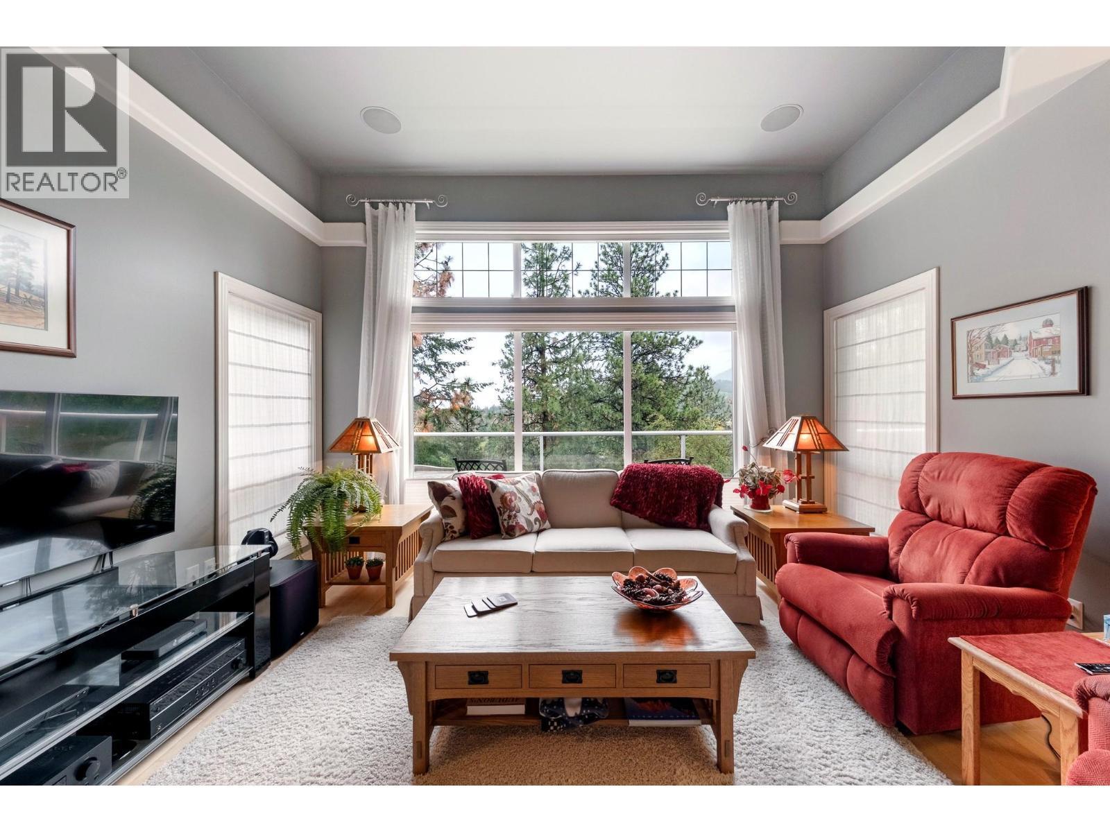 4520 Gallaghers Lookout Unit# 4, Kelowna, BC - Indoor Photo Showing Living Room
