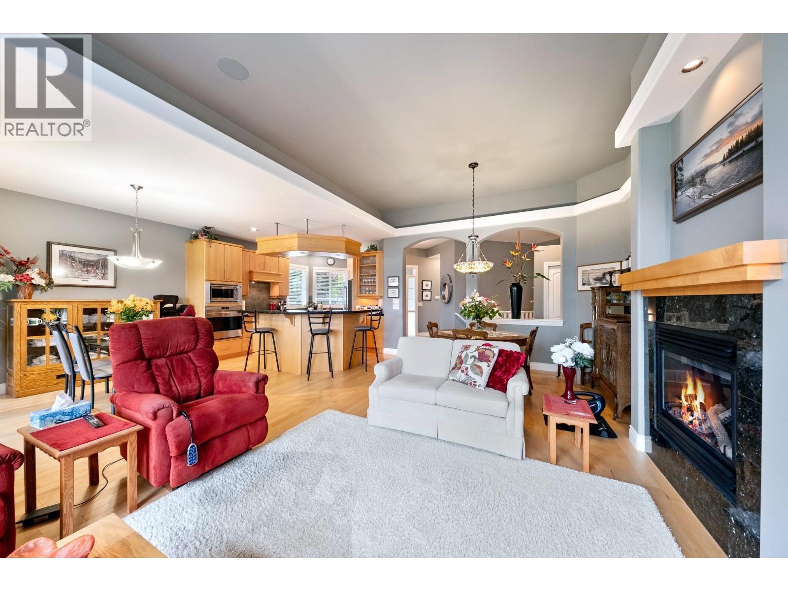 4520 Gallaghers Lookout Unit# 4, Kelowna, BC - Indoor Photo Showing Living Room With Fireplace