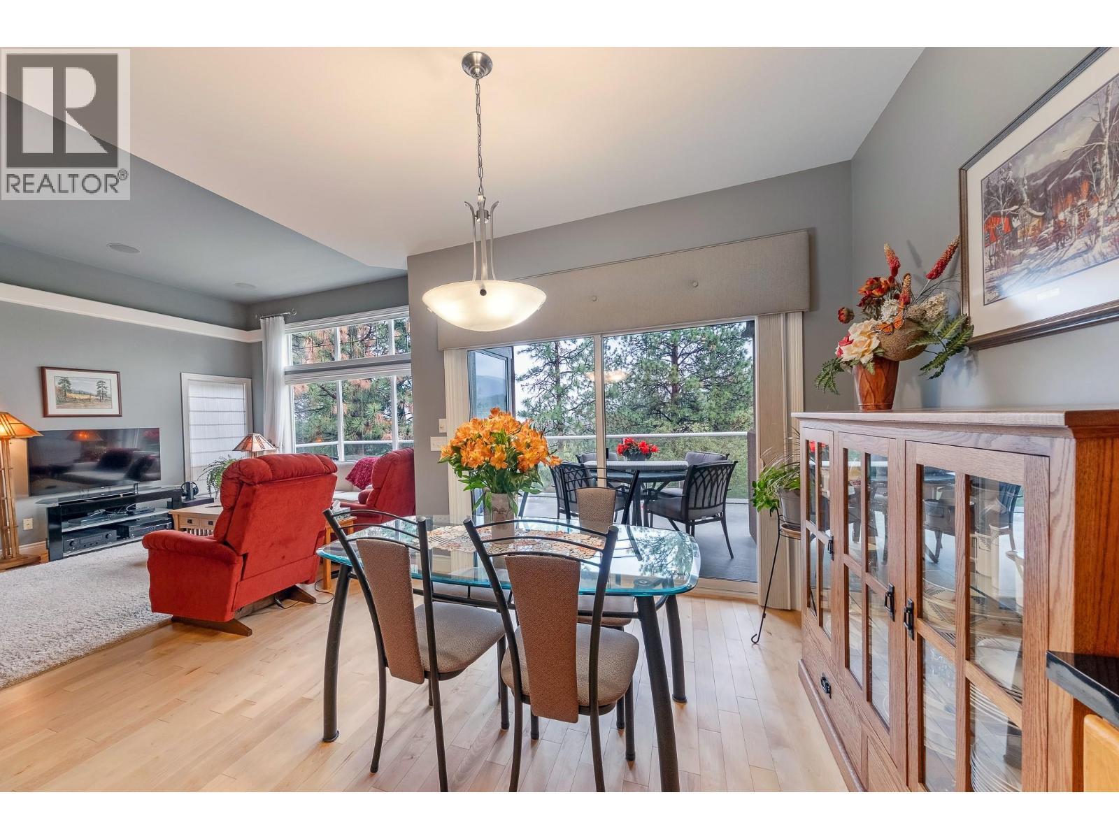 4520 Gallaghers Lookout Unit# 4, Kelowna, BC - Indoor Photo Showing Dining Room