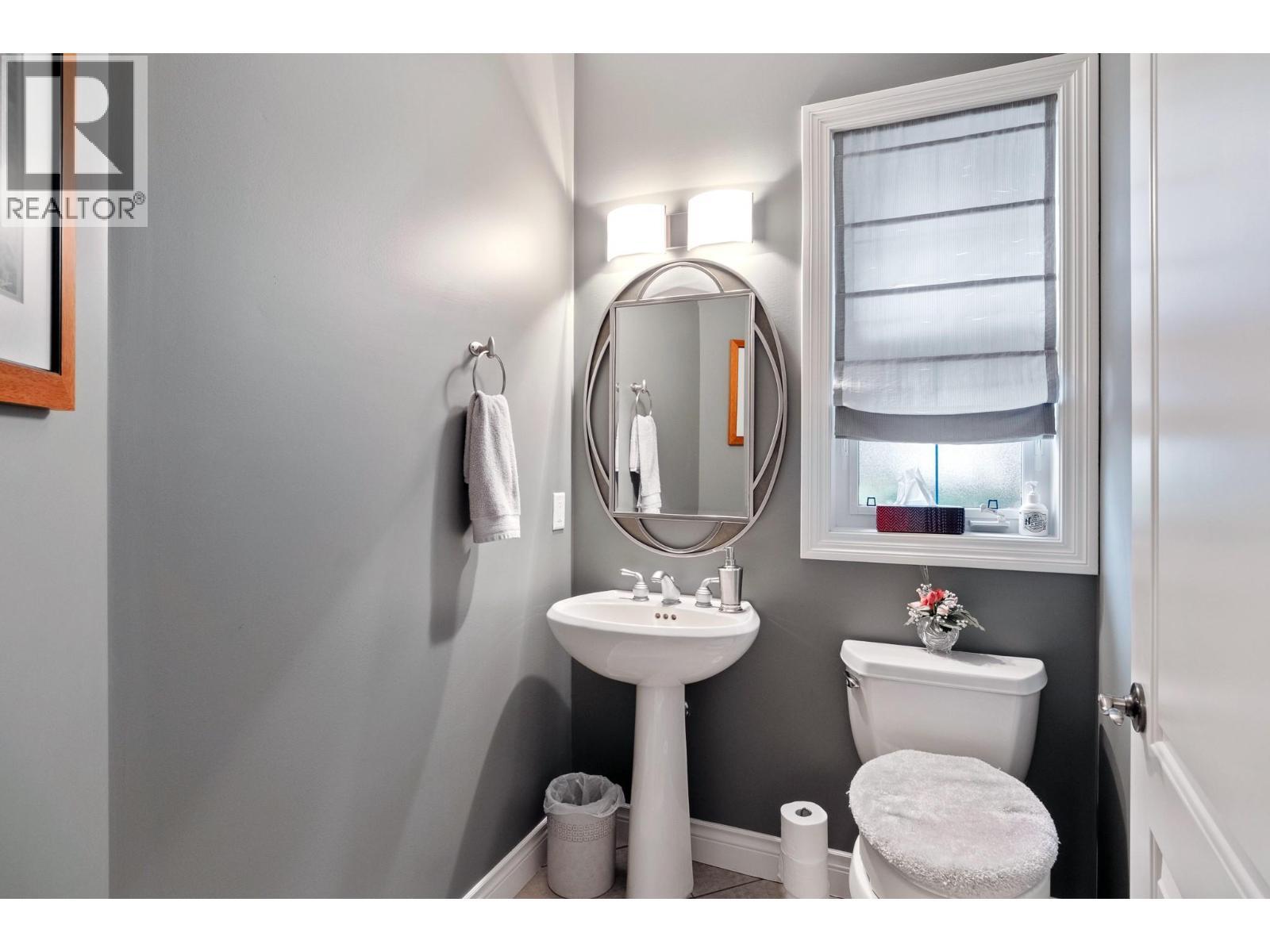 4520 Gallaghers Lookout Unit# 4, Kelowna, BC - Indoor Photo Showing Bathroom