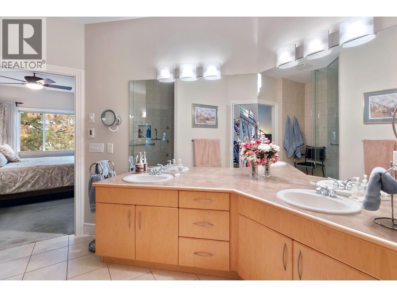4520 Gallaghers Lookout Unit# 4, Kelowna, BC - Indoor Photo Showing Bathroom