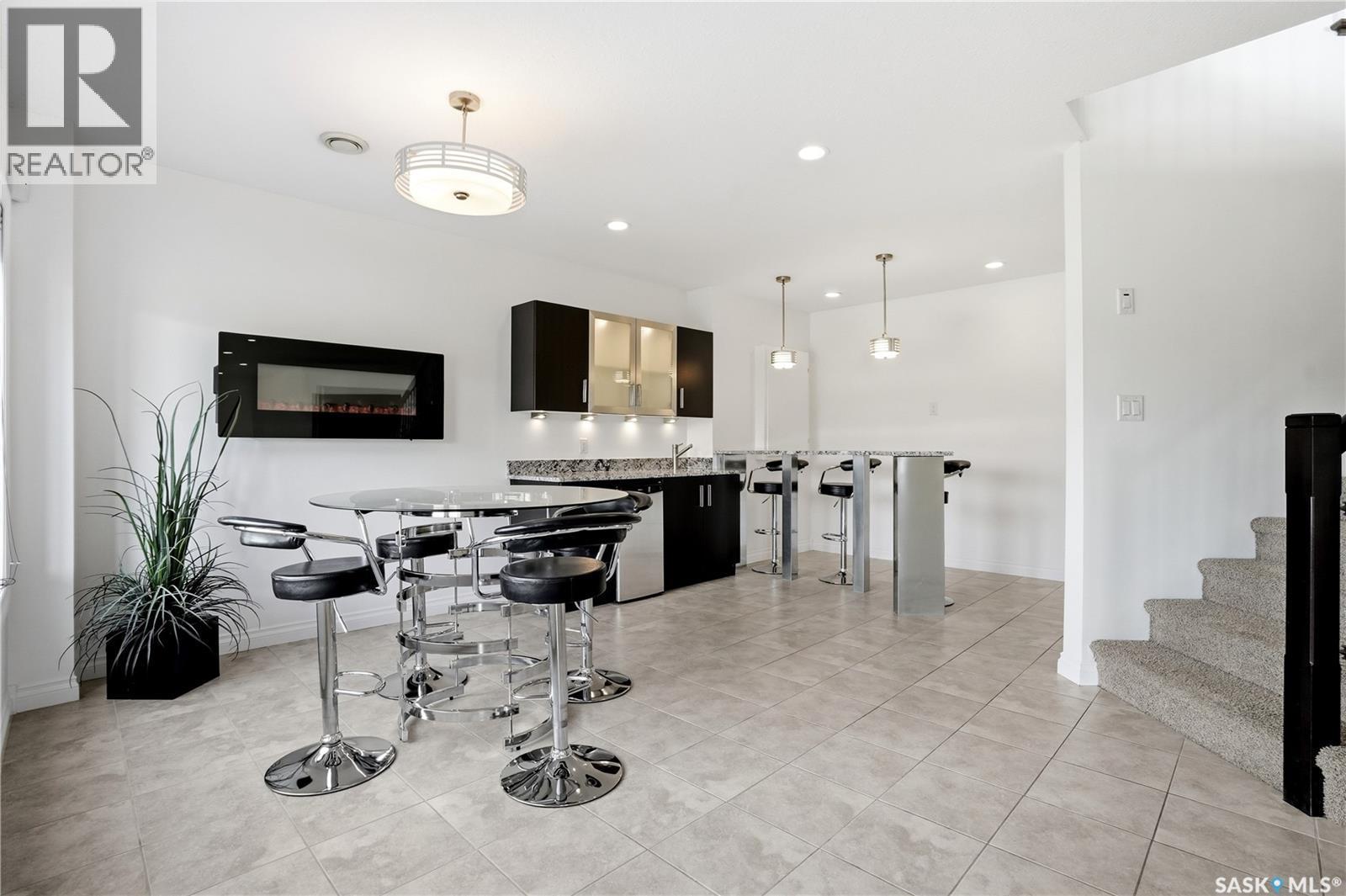 2431 Linner Bay, Regina, SK - Indoor