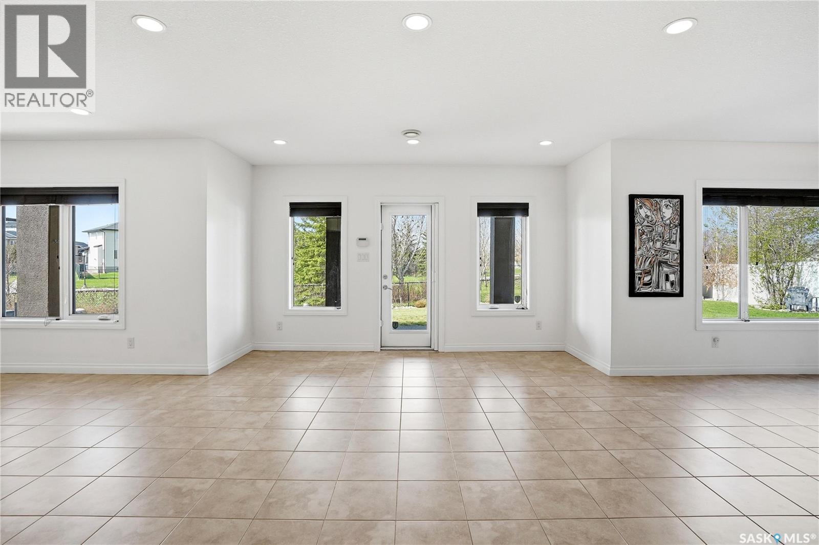 2431 Linner Bay, Regina, SK - Indoor
