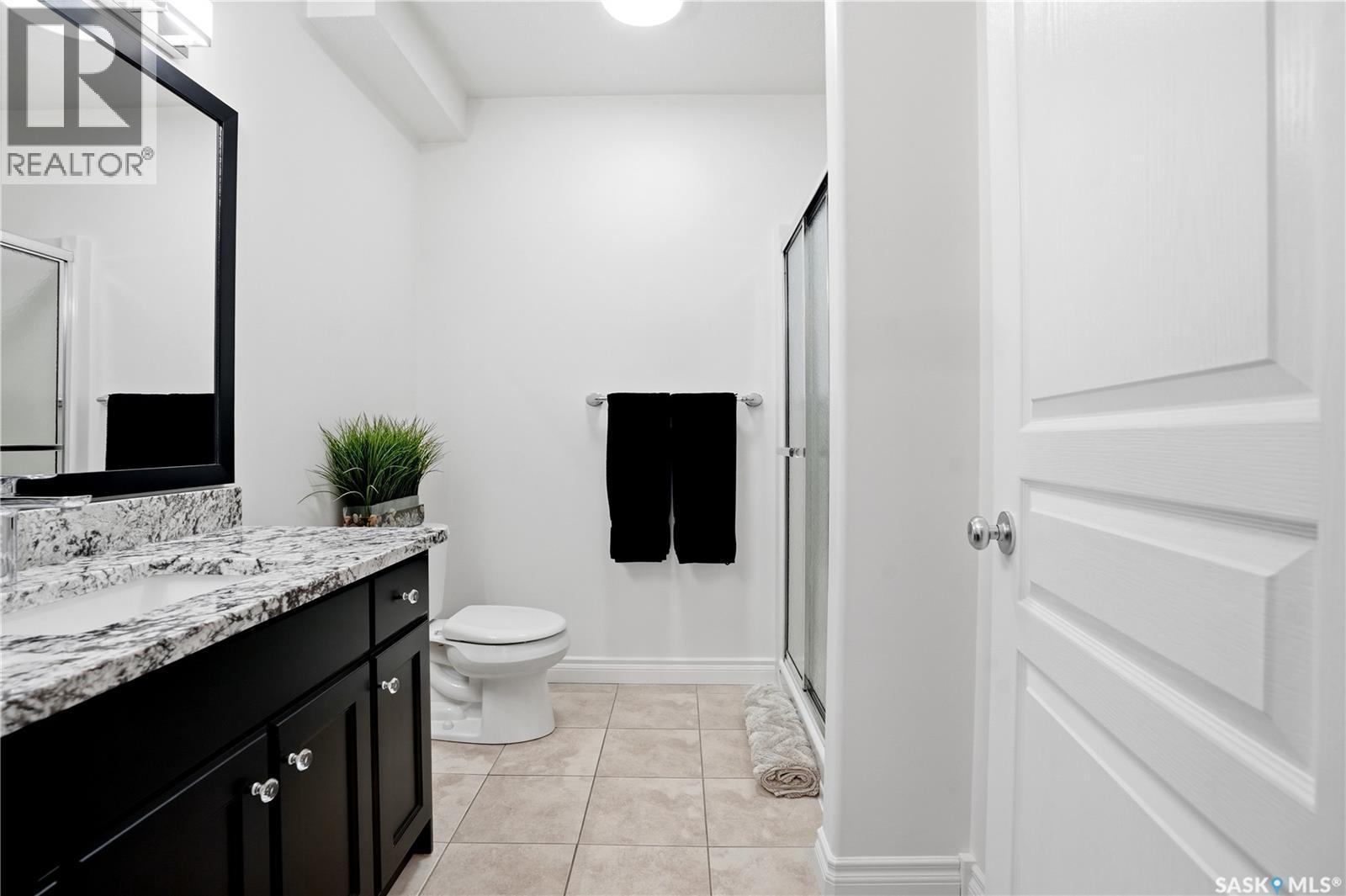 2431 Linner Bay, Regina, SK - Indoor Photo Showing Bathroom