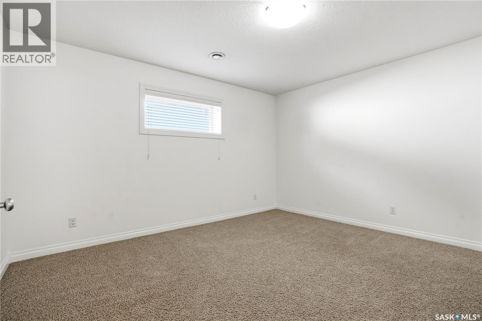 2431 Linner Bay, Regina, SK - Indoor Photo Showing Other Room