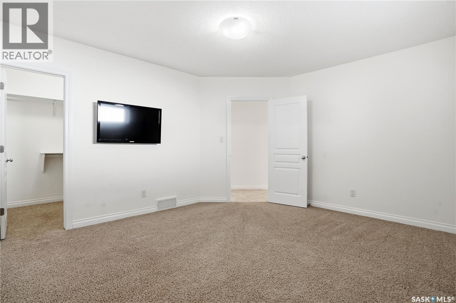 2431 Linner Bay, Regina, SK - Indoor Photo Showing Other Room