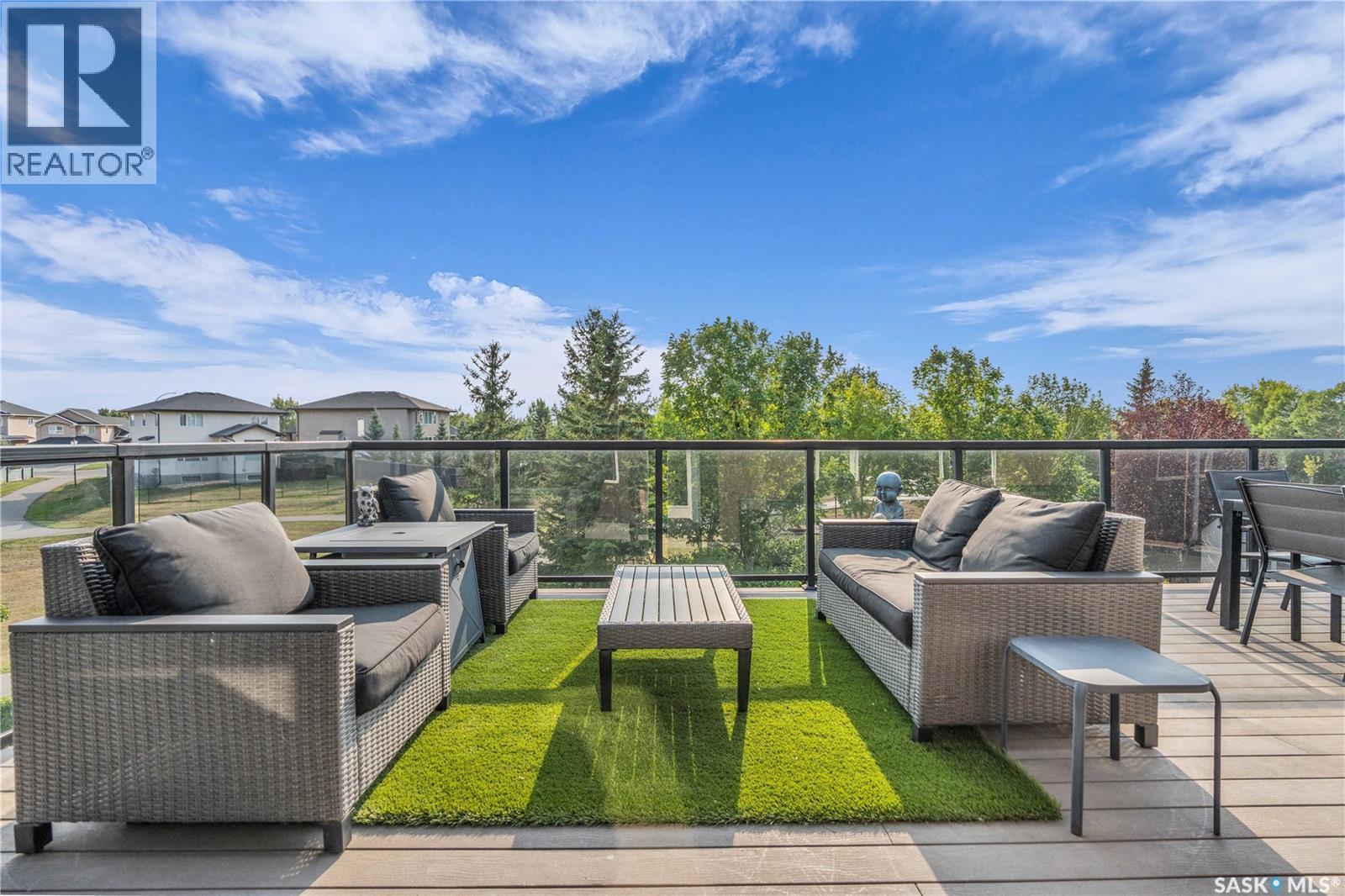 2431 Linner Bay, Regina, SK - Outdoor With Deck Patio Veranda