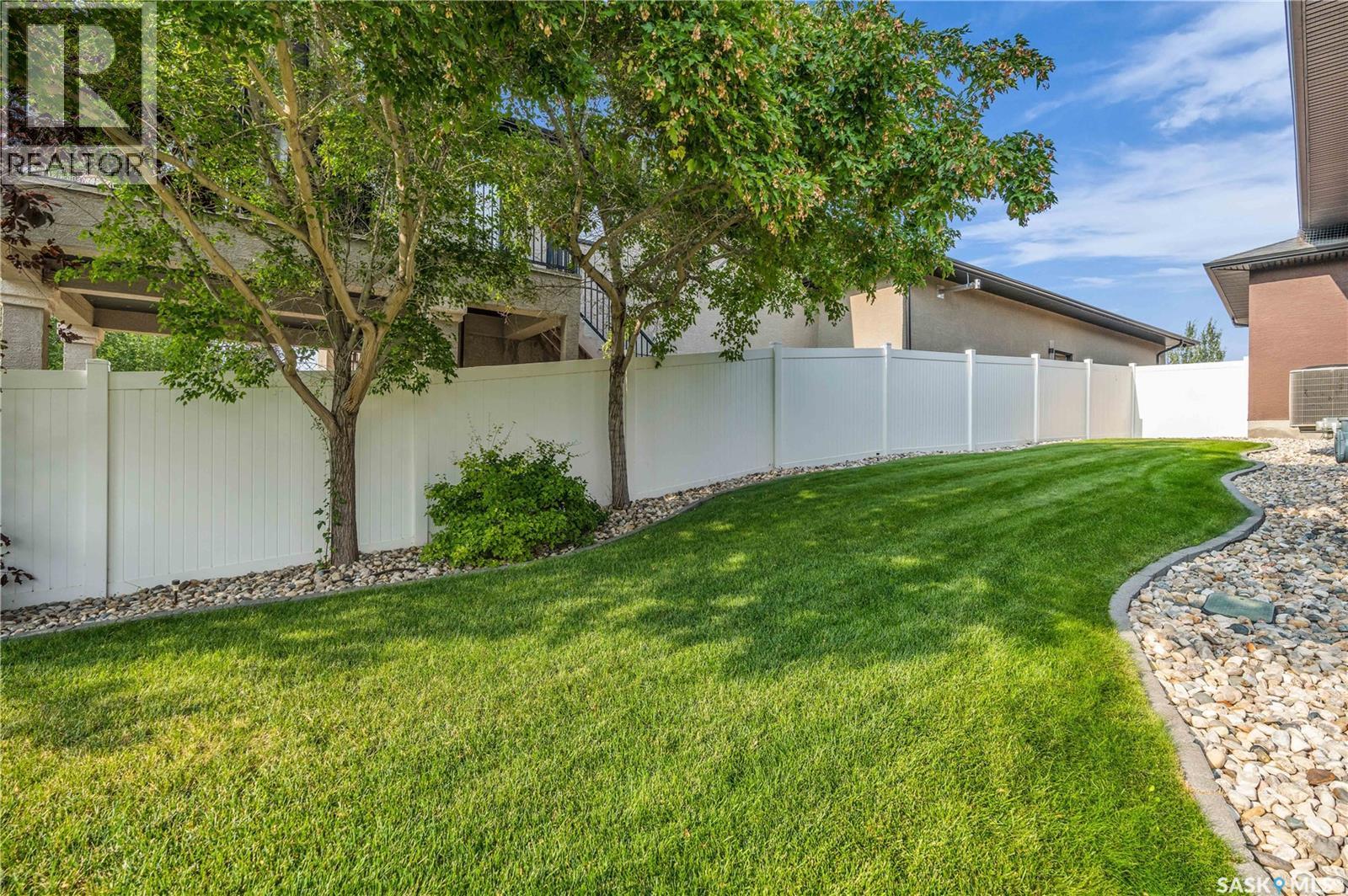 2431 Linner Bay, Regina, SK - Outdoor