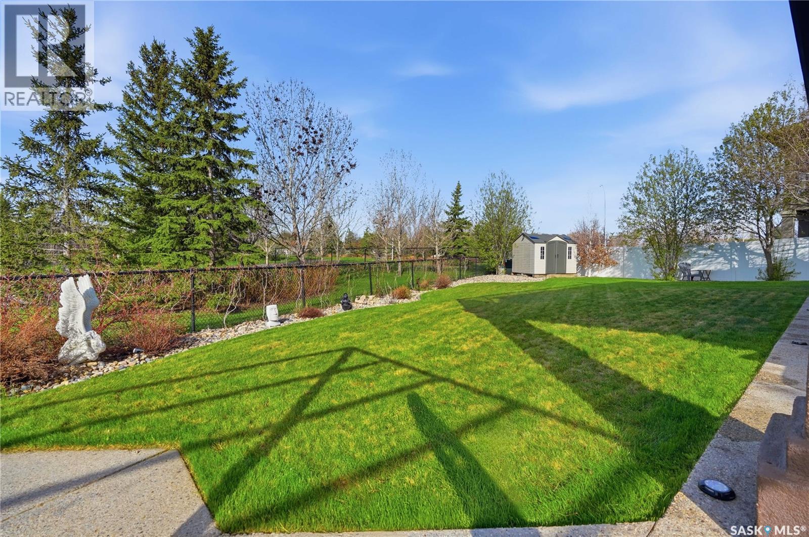 2431 Linner Bay, Regina, SK - Outdoor With Backyard
