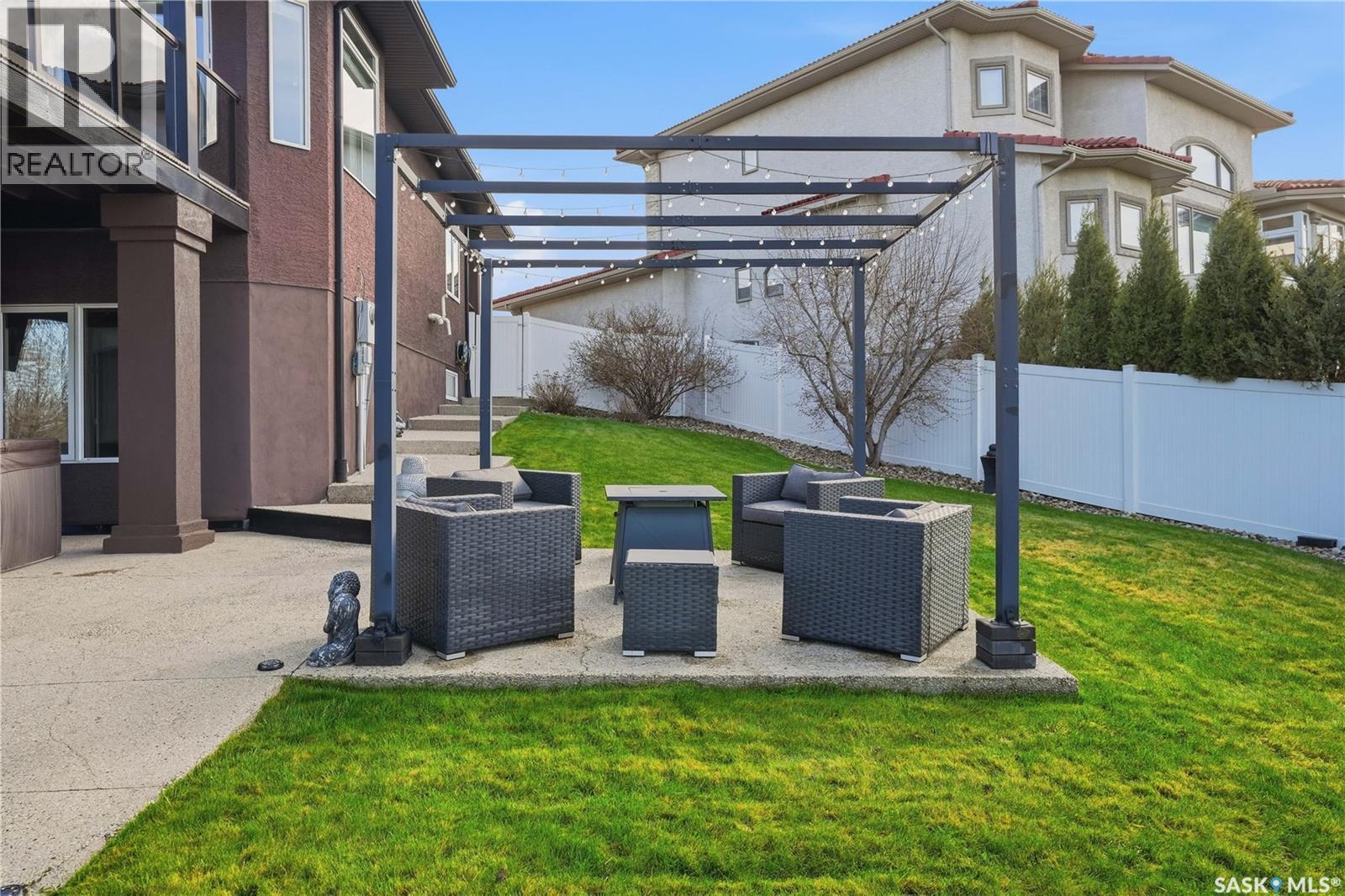 2431 Linner Bay, Regina, SK - Outdoor