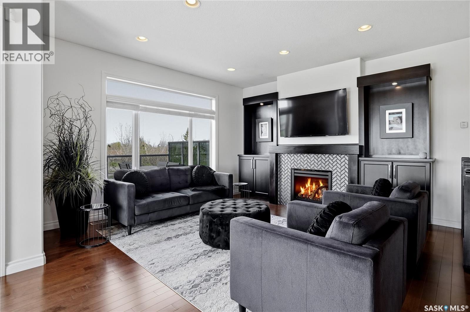 2431 Linner Bay, Regina, SK - Indoor Photo Showing Living Room With Fireplace