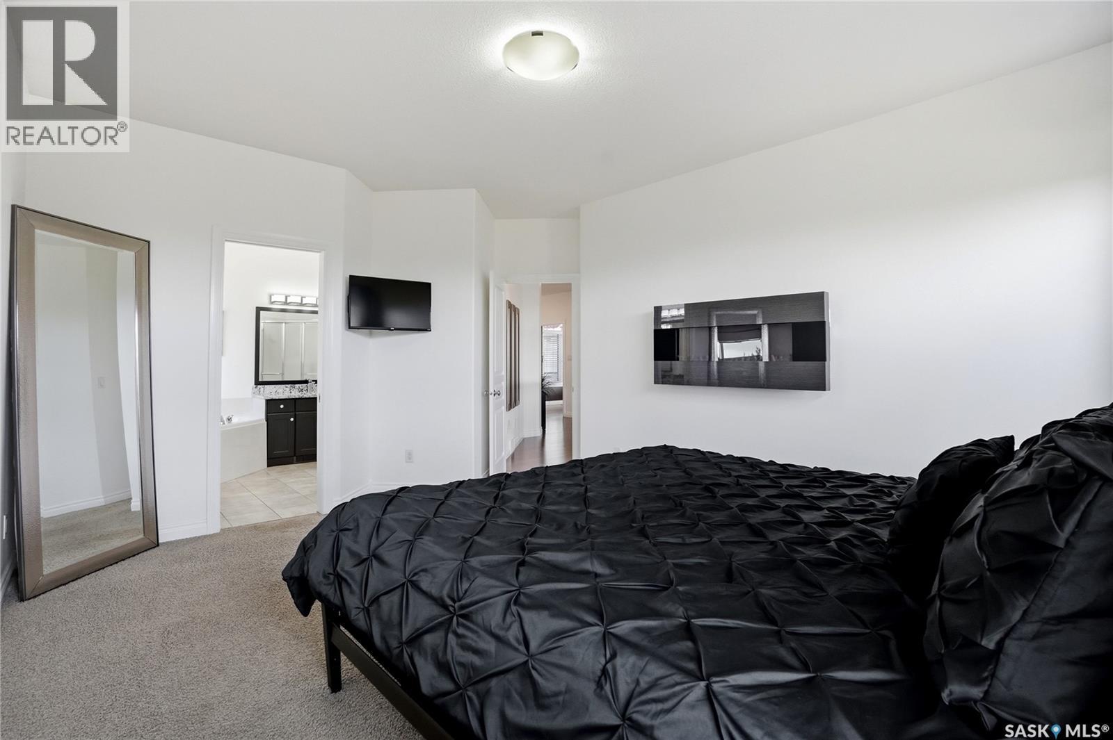 2431 Linner Bay, Regina, SK - Indoor Photo Showing Bedroom