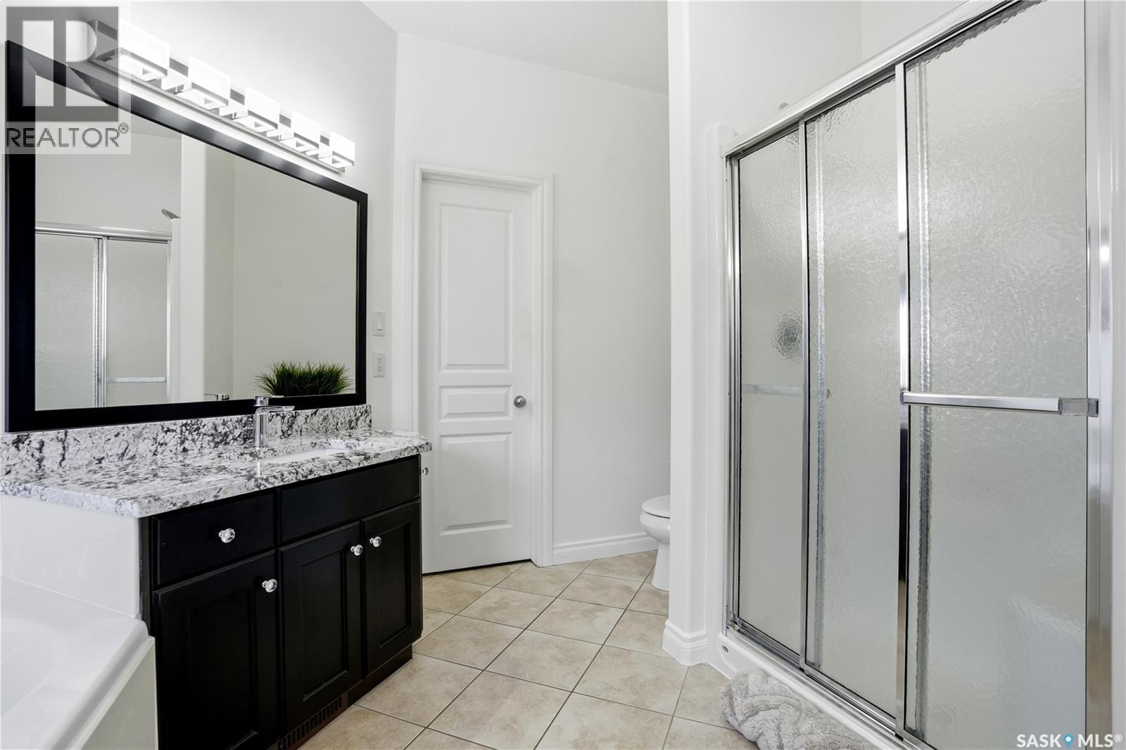 2431 Linner Bay, Regina, SK - Indoor Photo Showing Bathroom