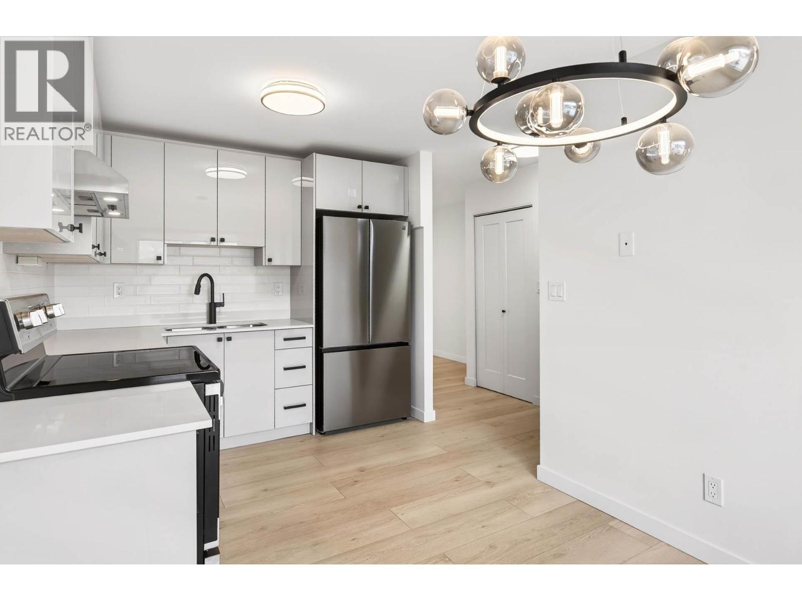 1946 Tranquille Road Unit# 9, Kamloops, BC - Indoor Photo Showing Kitchen