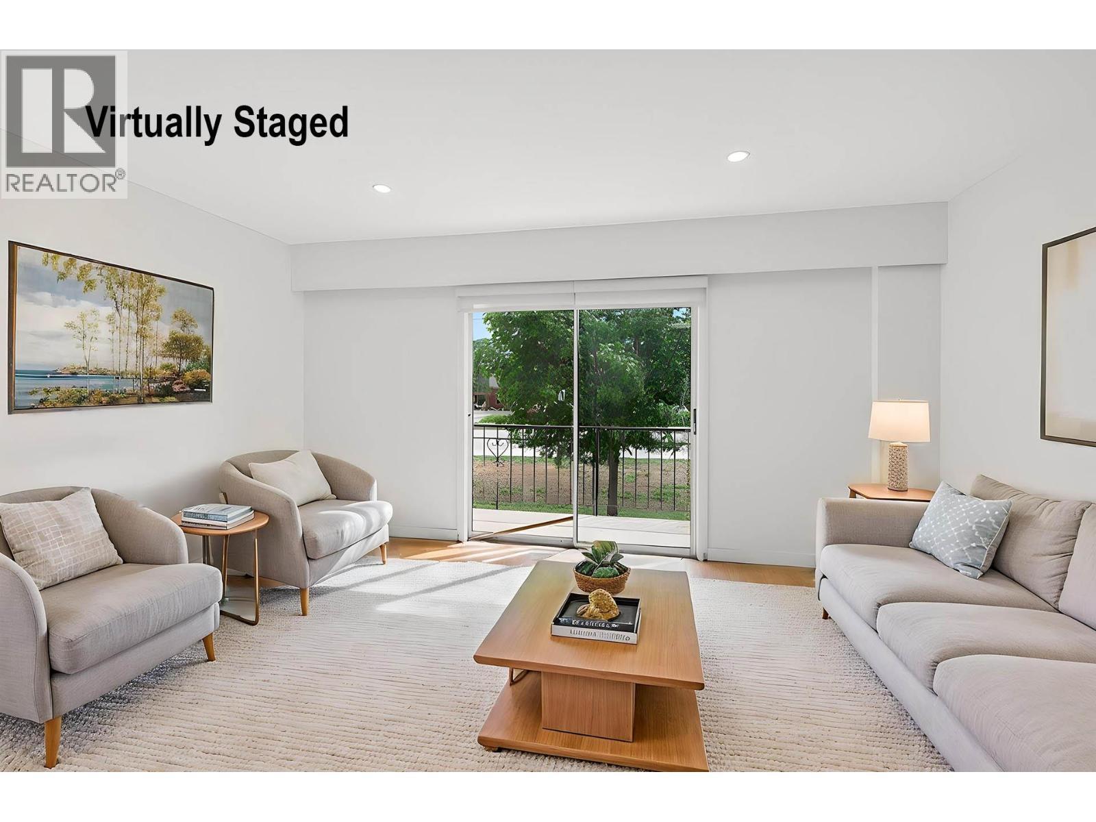 1946 Tranquille Road Unit# 9, Kamloops, BC - Indoor Photo Showing Living Room