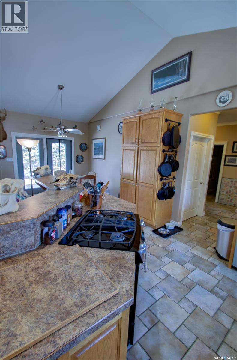 120 1St Avenue E, Love, SK - Indoor