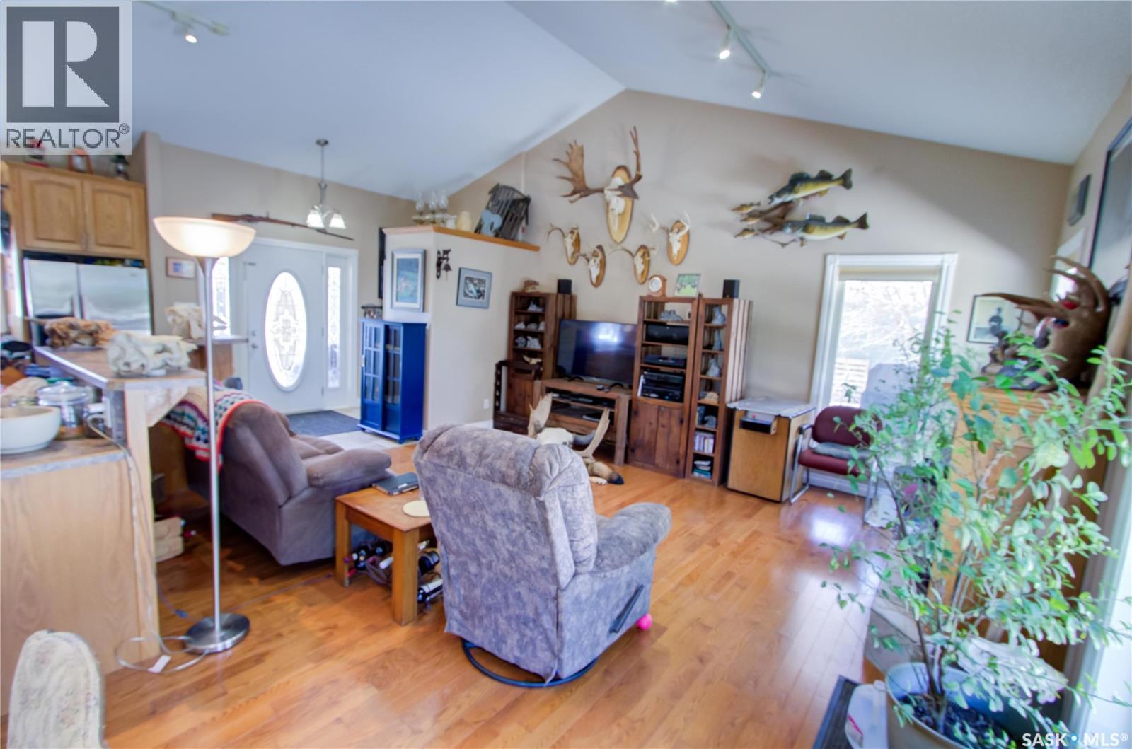 120 1St Avenue E, Love, SK - Indoor Photo Showing Living Room