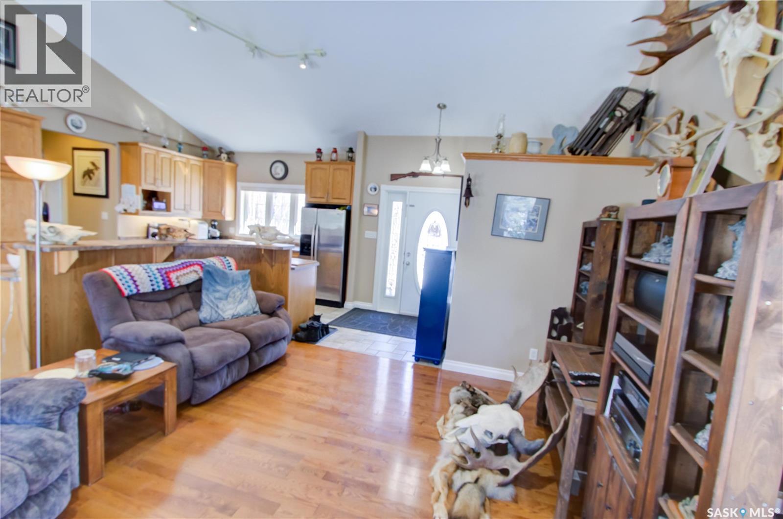 120 1St Avenue E, Love, SK - Indoor Photo Showing Living Room