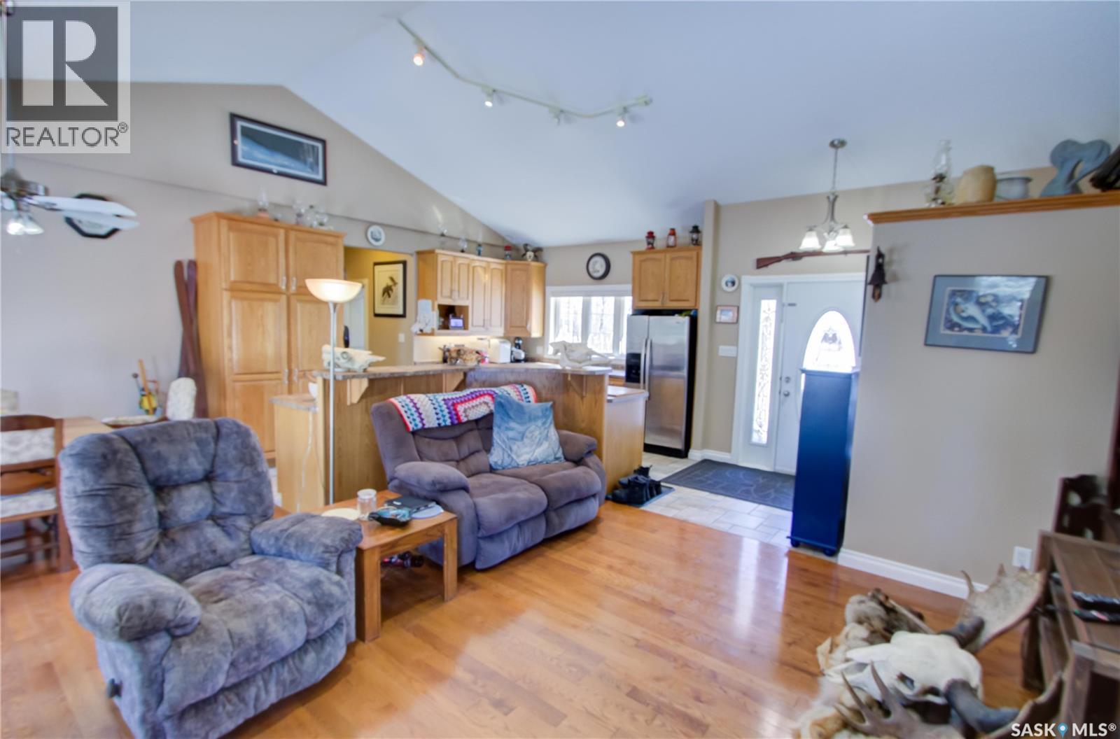 120 1St Avenue E, Love, SK - Indoor Photo Showing Living Room