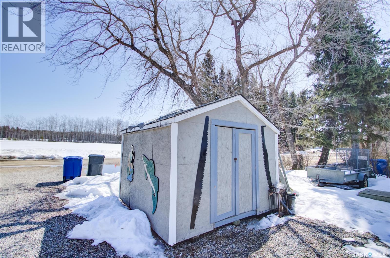 120 1St Avenue E, Love, SK - Outdoor