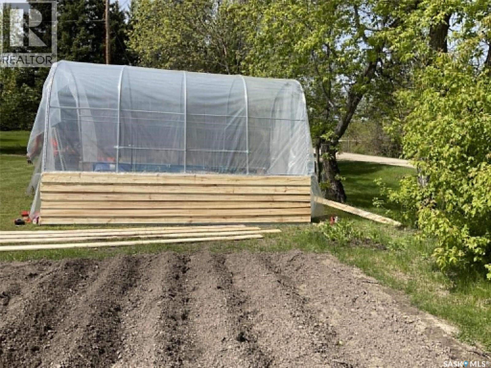 120 1St Avenue E, Love, SK - Outdoor