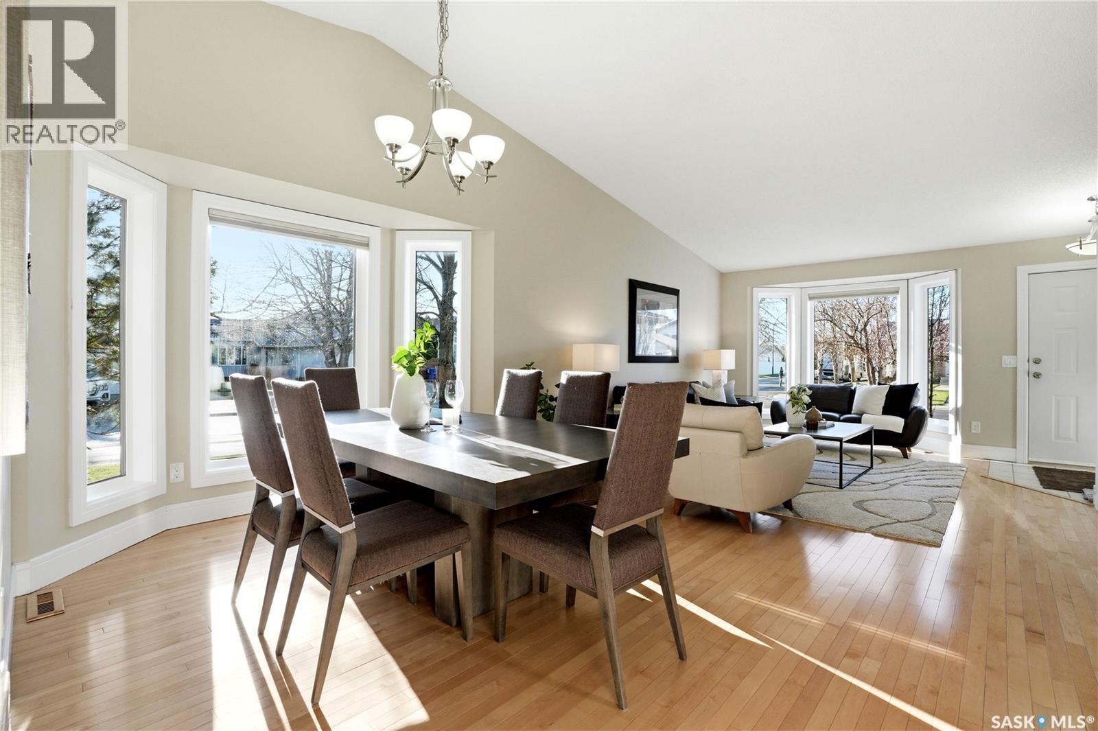 239 Scissons Court, Saskatoon, SK - Indoor Photo Showing Dining Room