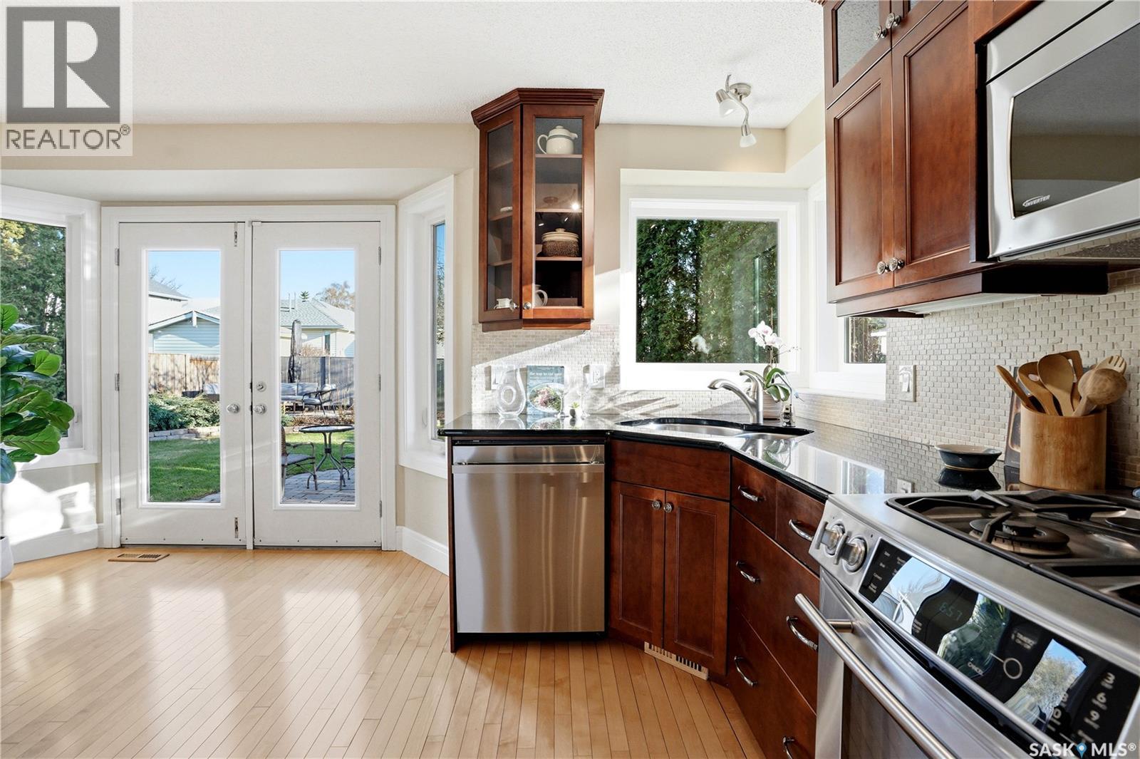 239 Scissons Court, Saskatoon, SK - Indoor Photo Showing Kitchen