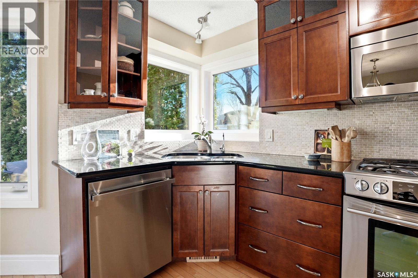 239 Scissons Court, Saskatoon, SK - Indoor Photo Showing Kitchen
