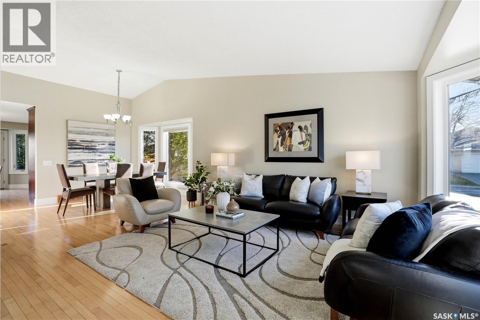 239 Scissons Court, Saskatoon, SK - Indoor Photo Showing Living Room