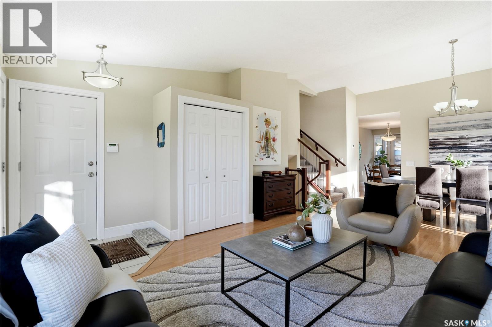 239 Scissons Court, Saskatoon, SK - Indoor Photo Showing Living Room