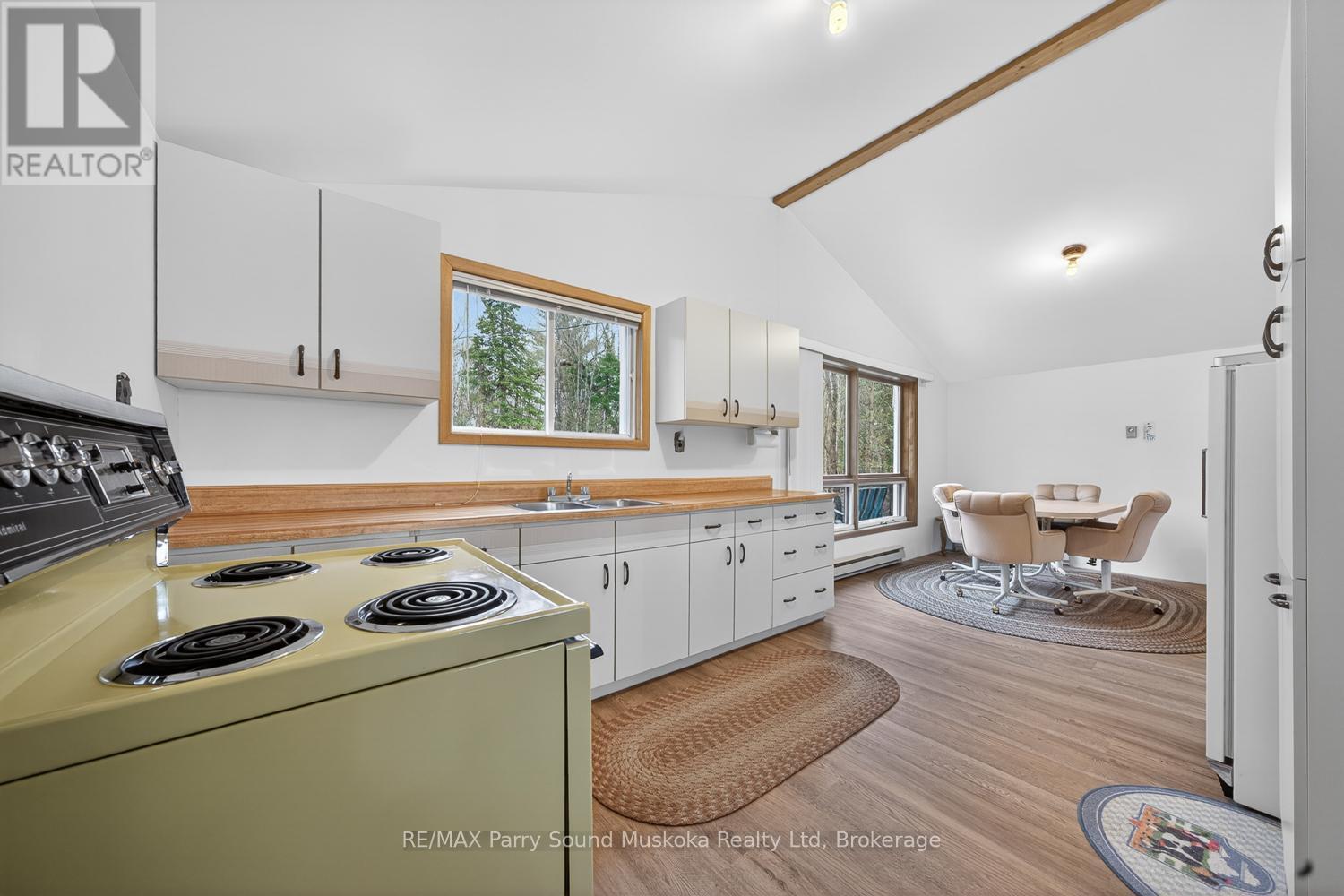 37 Smithpine Crescent, Mckellar, ON - Indoor Photo Showing Kitchen With Double Sink