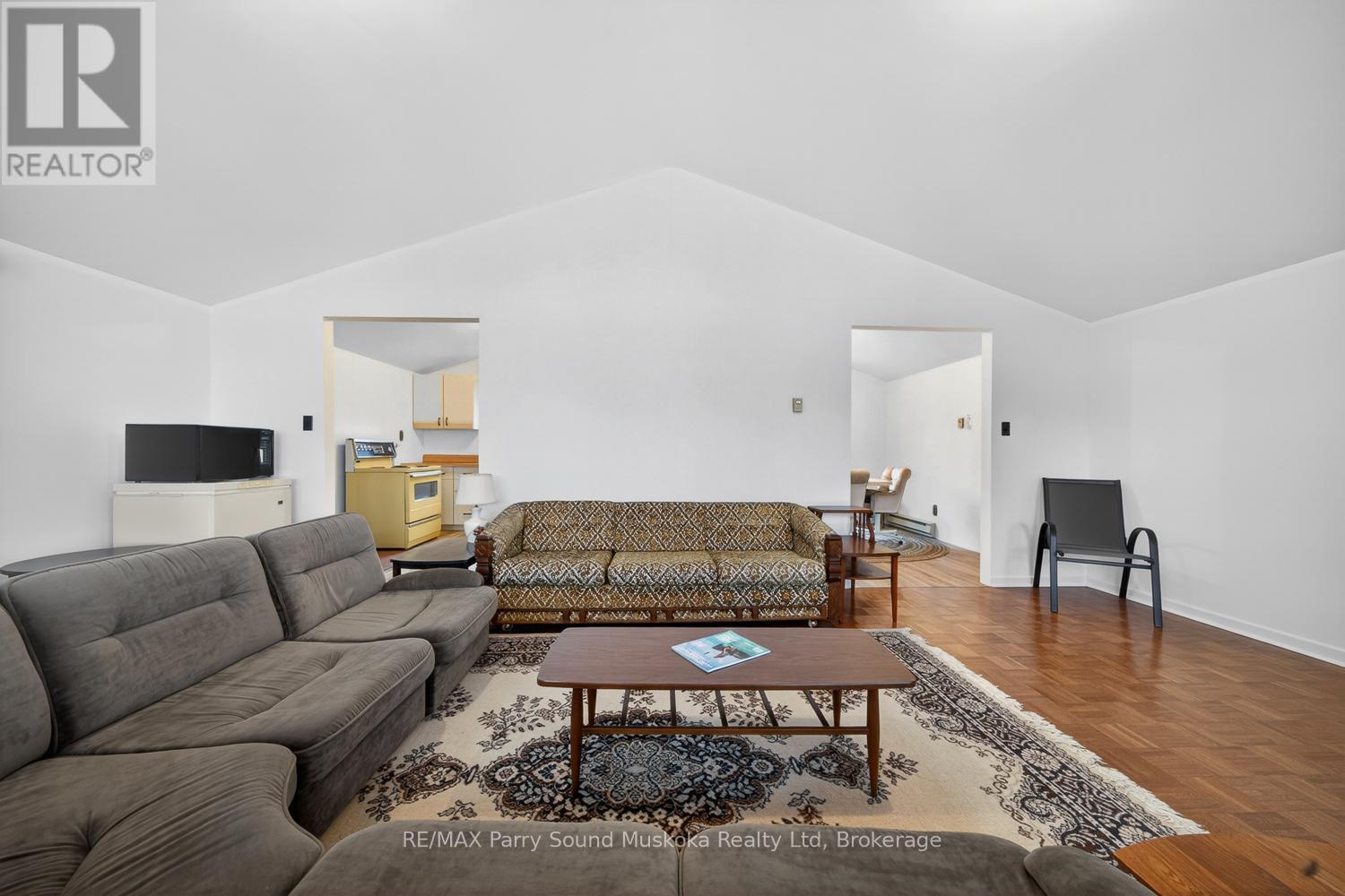 37 Smithpine Crescent, Mckellar, ON - Indoor Photo Showing Living Room