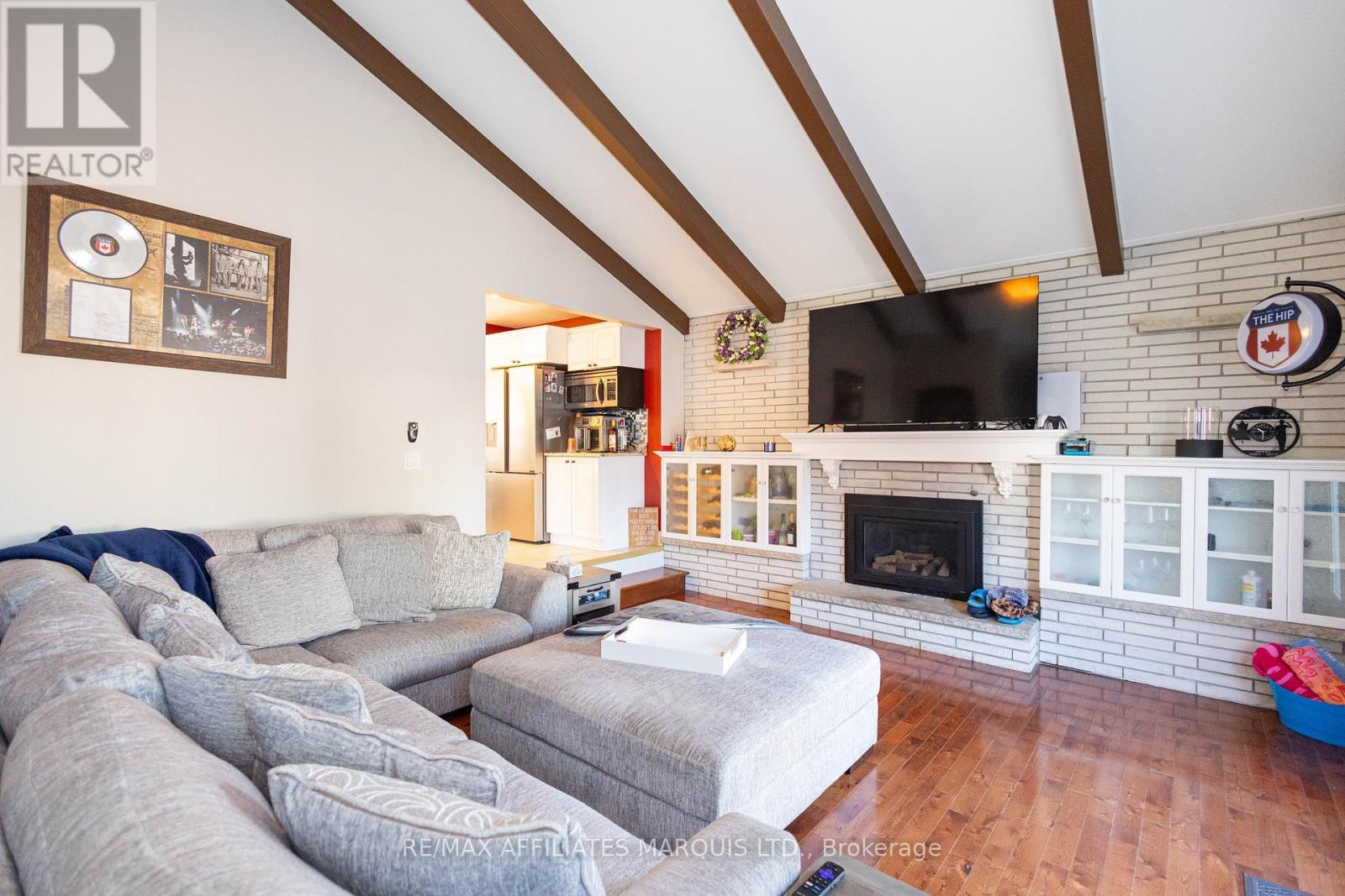 420 Beach Avenue, Cornwall, ON - Indoor Photo Showing Living Room With Fireplace