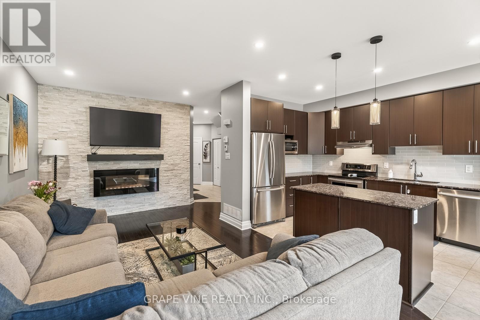 112 Hawkshaw Crescent, Ottawa, ON - Indoor With Fireplace