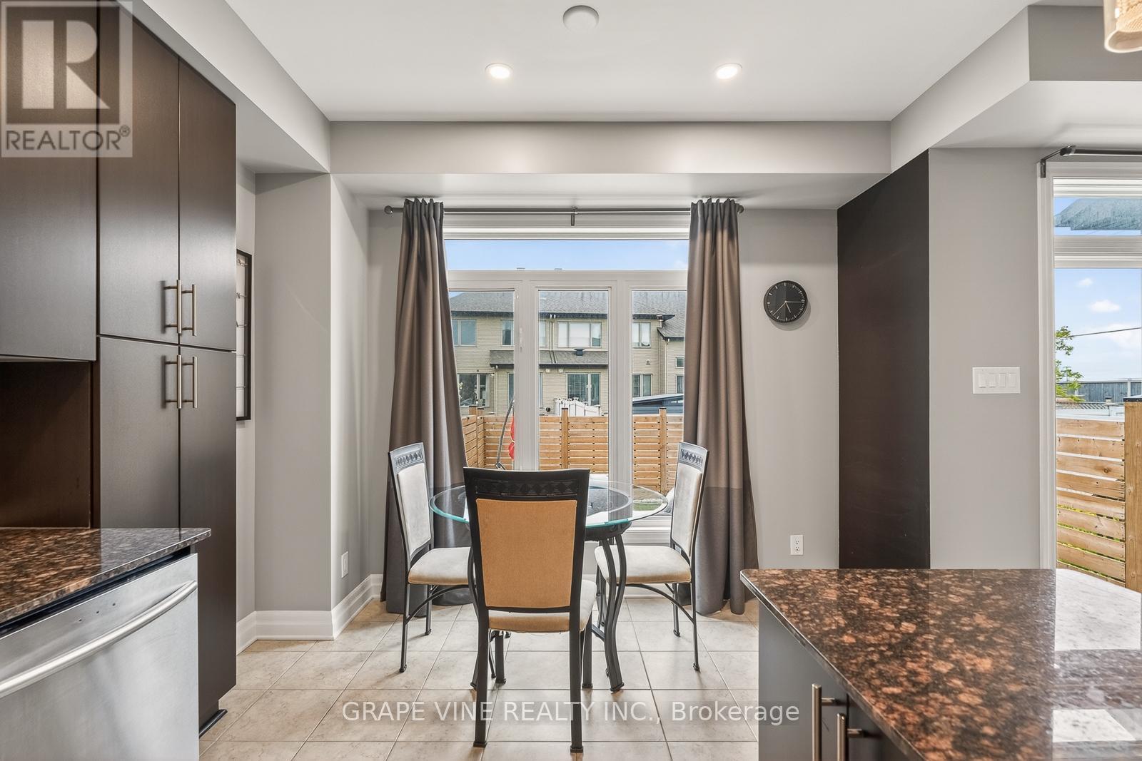 112 Hawkshaw Crescent, Ottawa, ON - Indoor Photo Showing Other Room