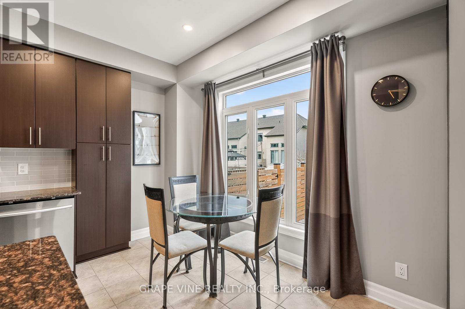 112 Hawkshaw Crescent, Ottawa, ON - Indoor