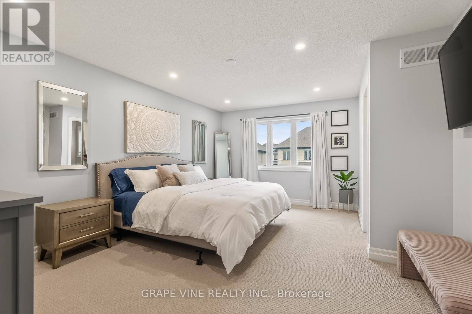 112 Hawkshaw Crescent, Ottawa, ON - Indoor Photo Showing Bedroom