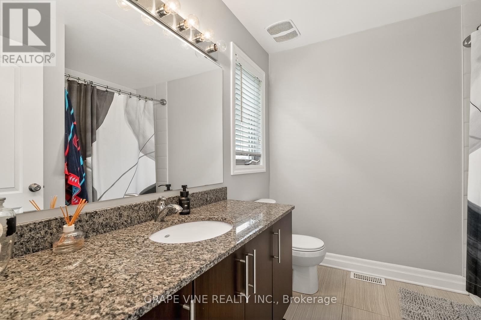 112 Hawkshaw Crescent, Ottawa, ON - Indoor Photo Showing Bathroom