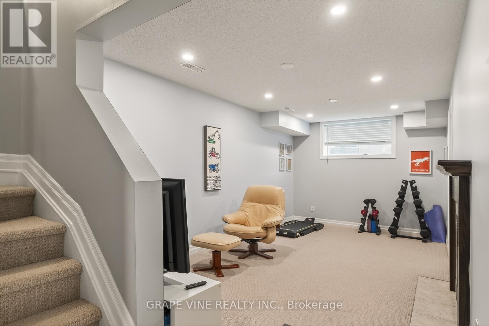 112 Hawkshaw Crescent, Ottawa, ON - Indoor