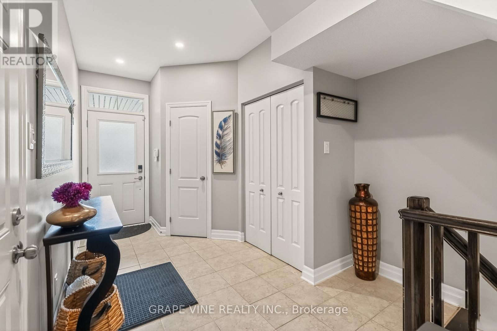 112 Hawkshaw Crescent, Ottawa, ON - Indoor Photo Showing Other Room