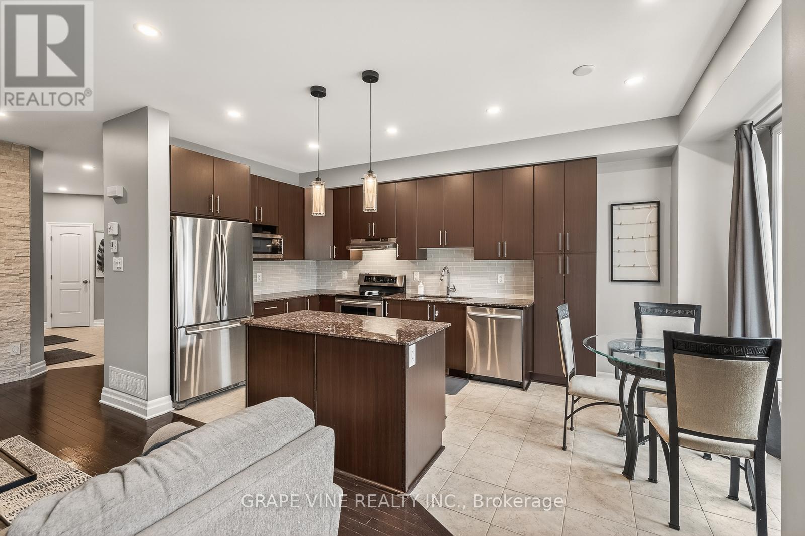 112 Hawkshaw Crescent, Ottawa, ON - Indoor Photo Showing Kitchen With Stainless Steel Kitchen With Upgraded Kitchen