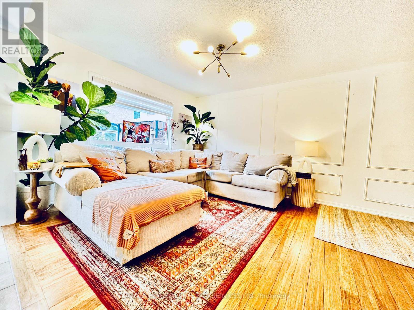 Open-concept Living - 906 Burrows Gate, Milton, ON - Indoor