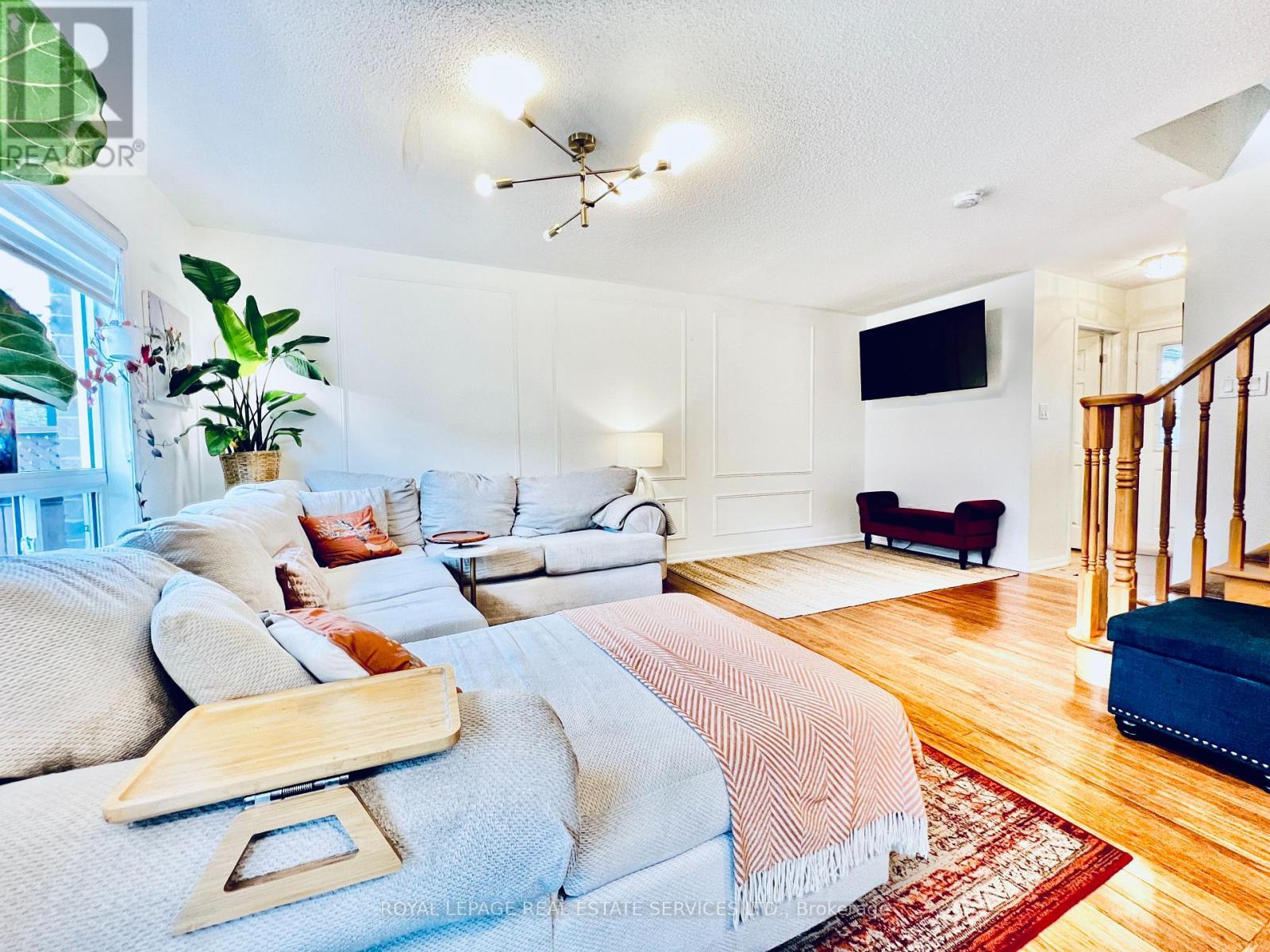 Open-concept Living - 906 Burrows Gate, Milton, ON - Indoor Photo Showing Living Room
