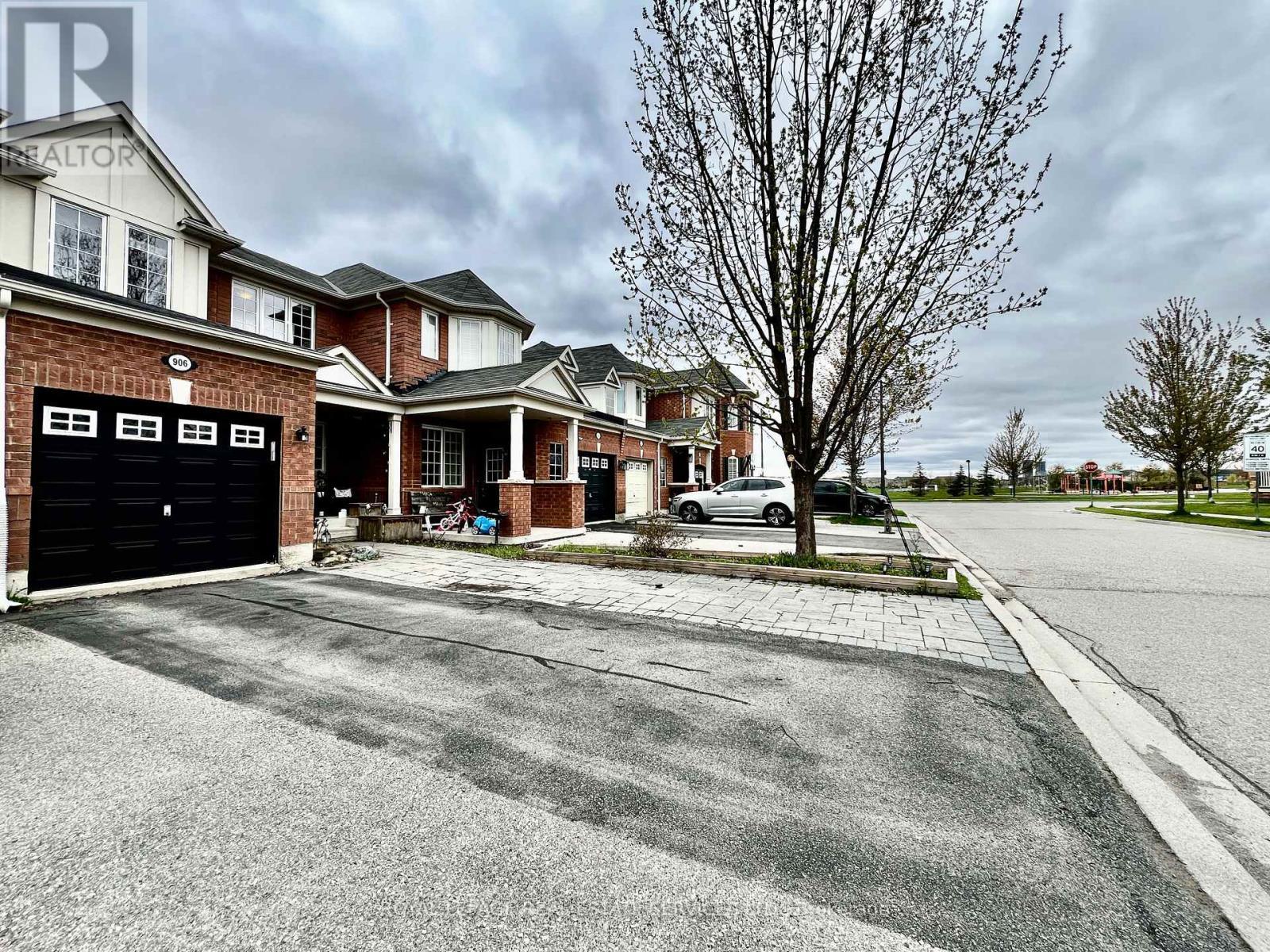 Steps to the park/sports facilities - 906 Burrows Gate, Milton, ON - Outdoor