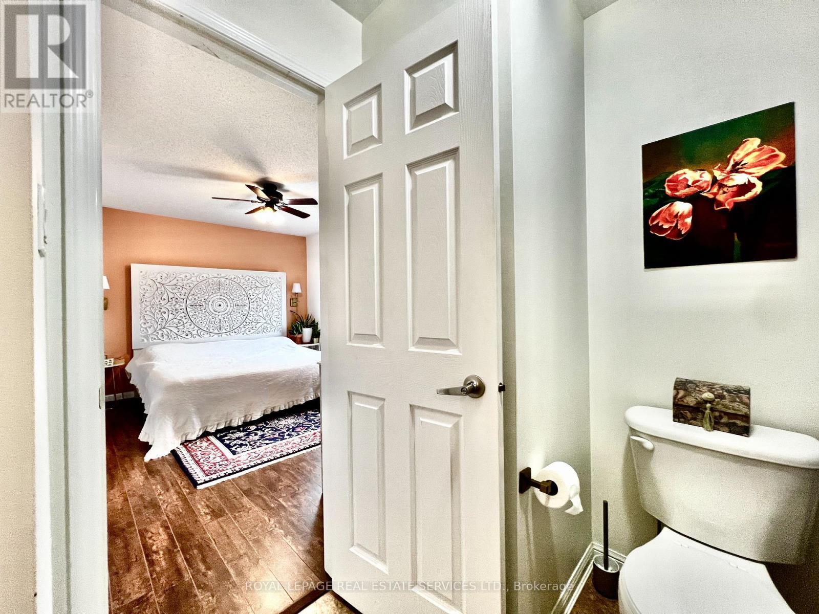Ensuite Access to 4 pc bathroom - 906 Burrows Gate, Milton, ON - Indoor Photo Showing Bedroom